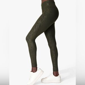 Sweaty Betty All Day leggings in olive green size L EUC